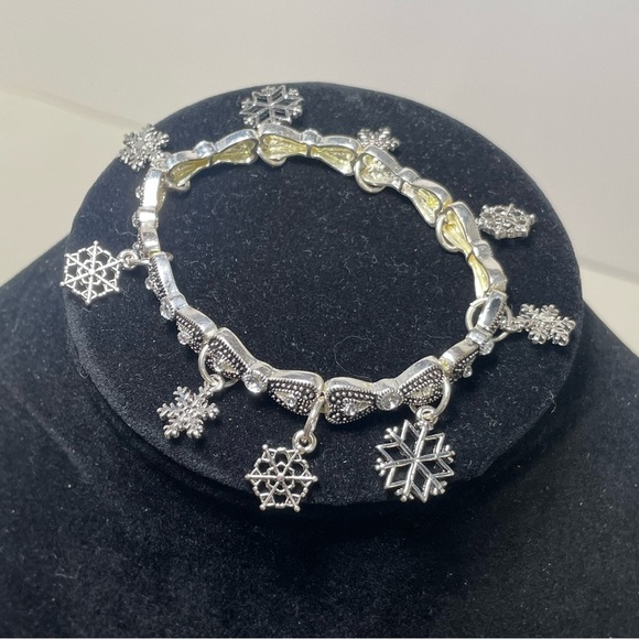 Silver Snowflake Stretch Charm Bracelet - Picture 1 of 7